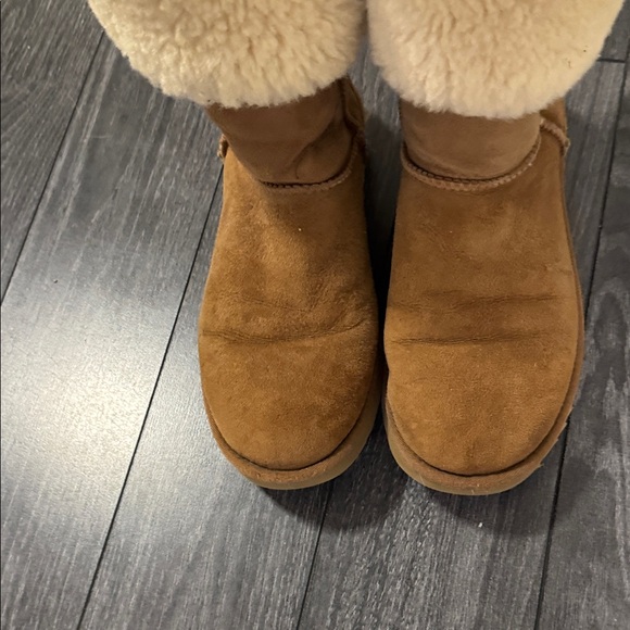 UGG  Tan Suede Shearling-Lined Boots 9 - Picture 5 of 10